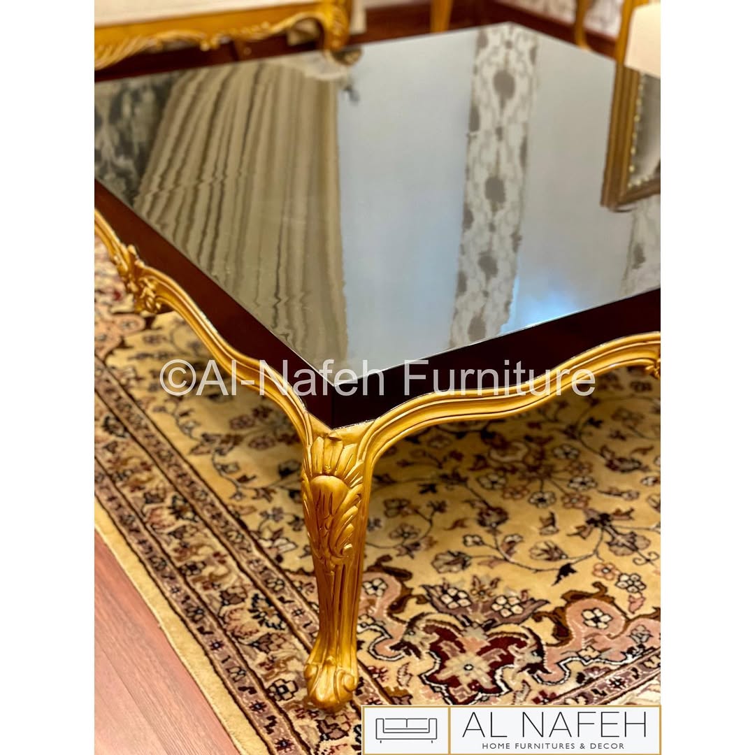 THE ROYAL PALM CENTRE TABLE SET