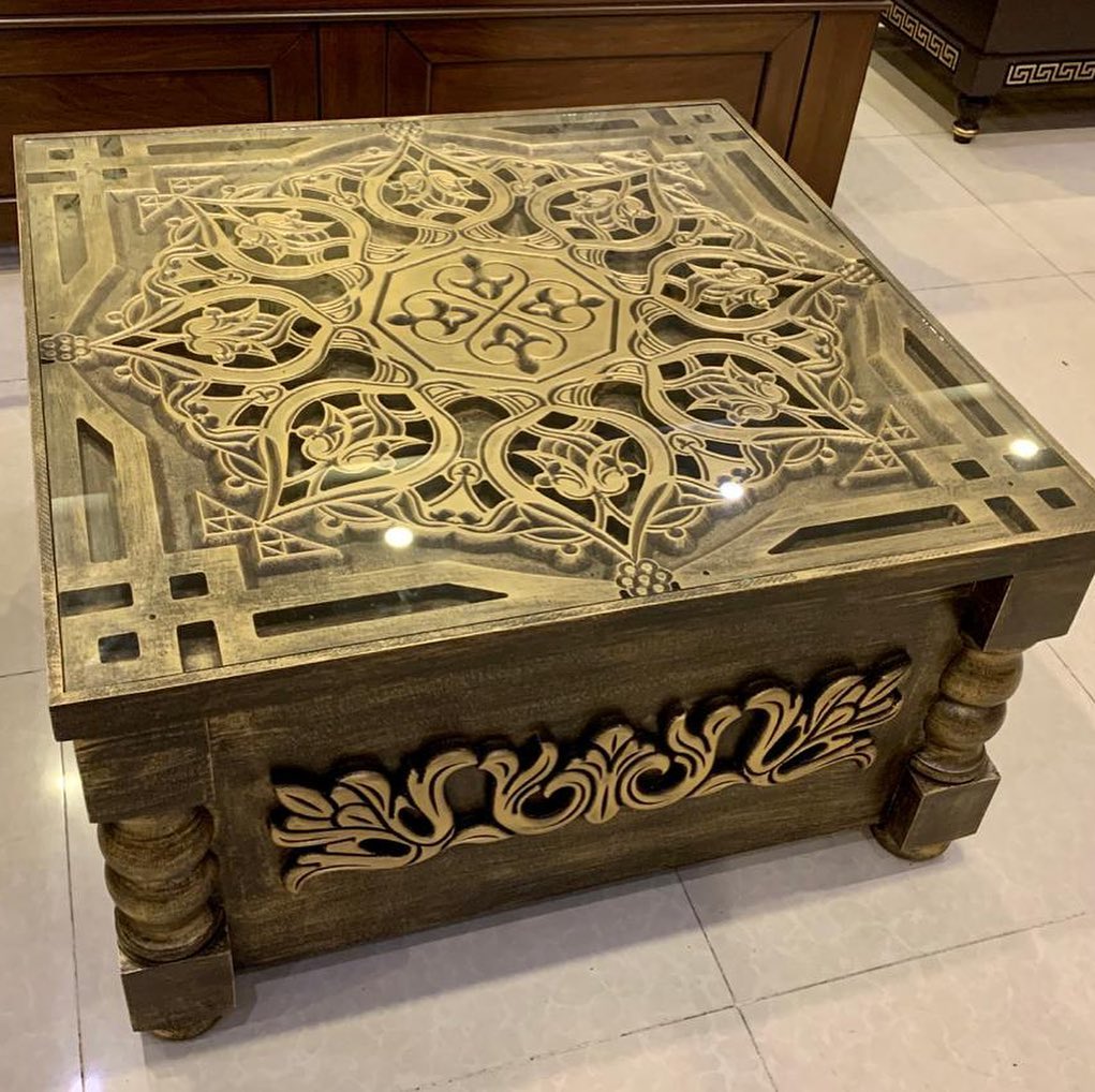 Wood crafted table with chalk finishing