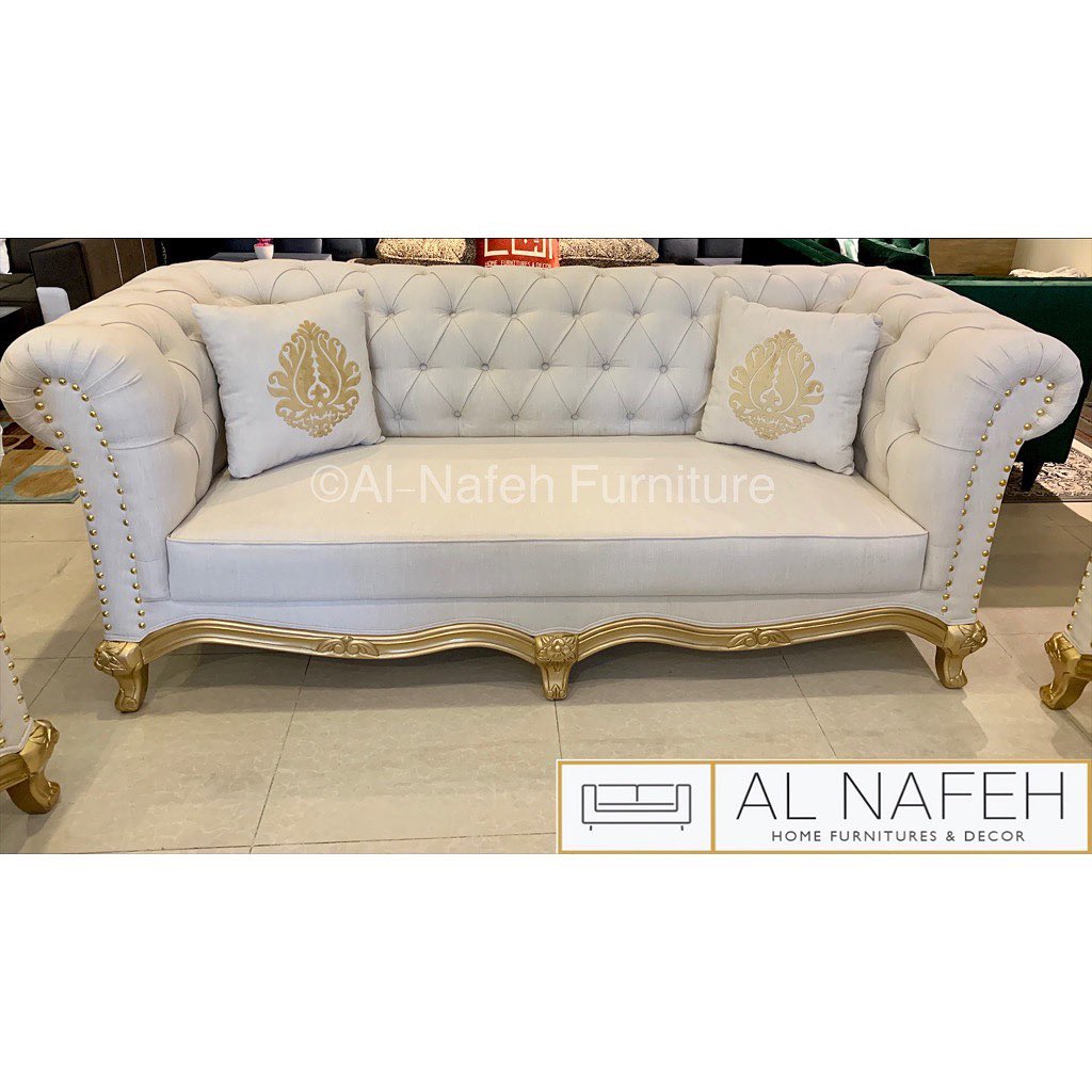 THE VICTORIAN CHESTERFIELD SOFA