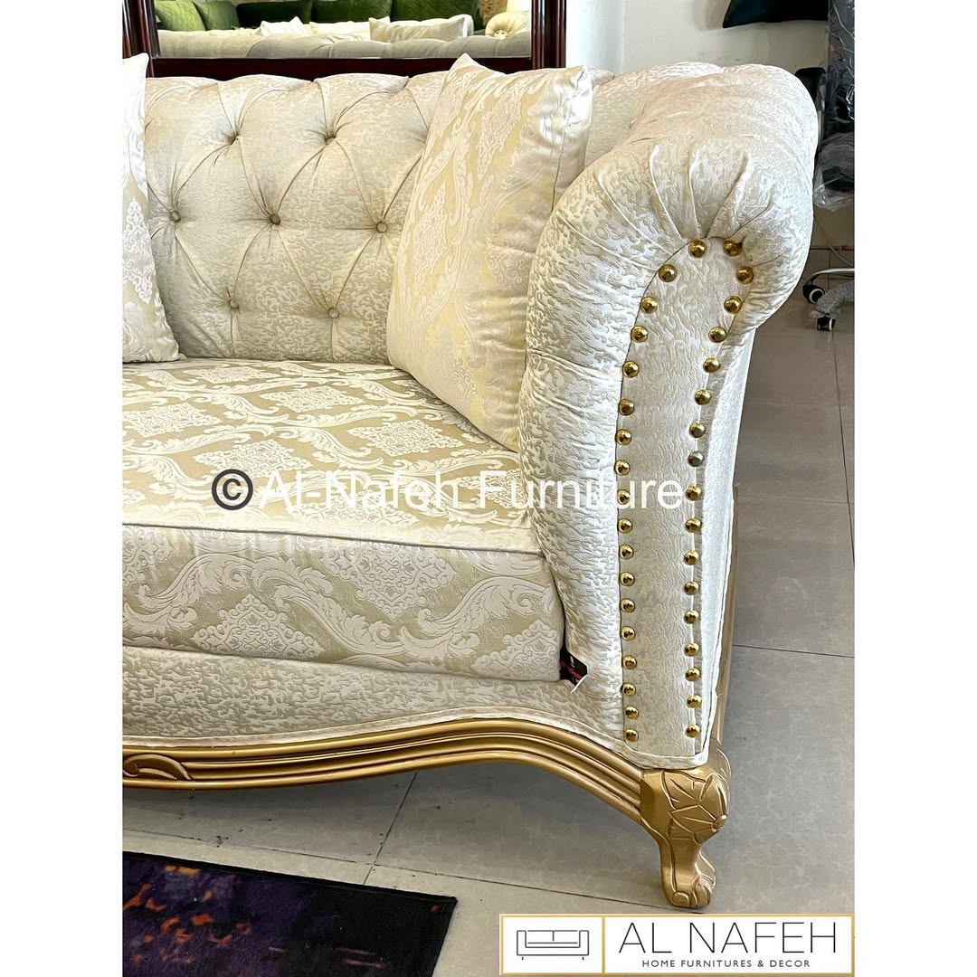 THE VICTORIAN CHESTERFIELD SOFA