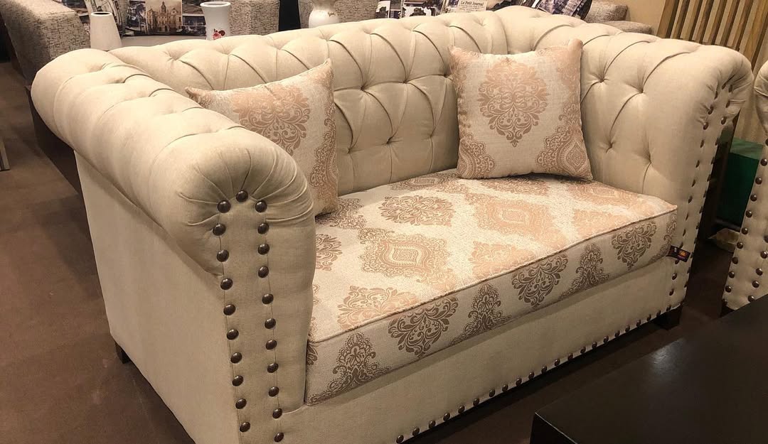 Al-Nafeh’s Red and white Chesterfield 3 2 1 sofa sets